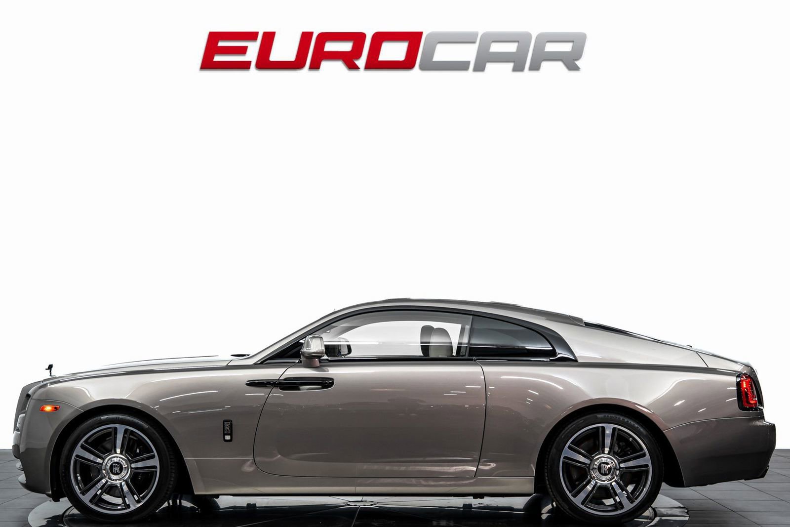 Used 2015 Rolls-Royce Wraith image 2