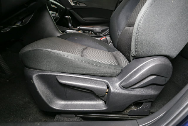 Used 2015 MAZDA MAZDA3 i Touring w/ Technology Package FWD image 35