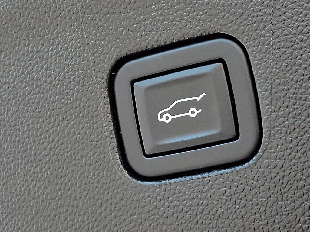 Used 2023 Buick Enclave Essence AWD/4WD image 30