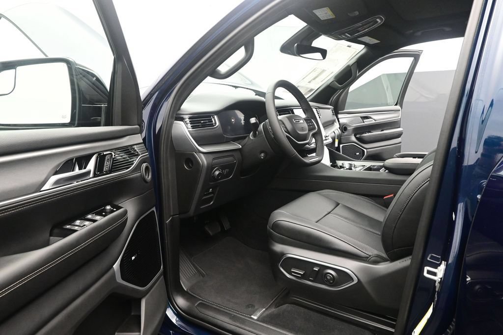 New 2026 Jeep Grand Wagoneer Limited AWD/4WD image 9