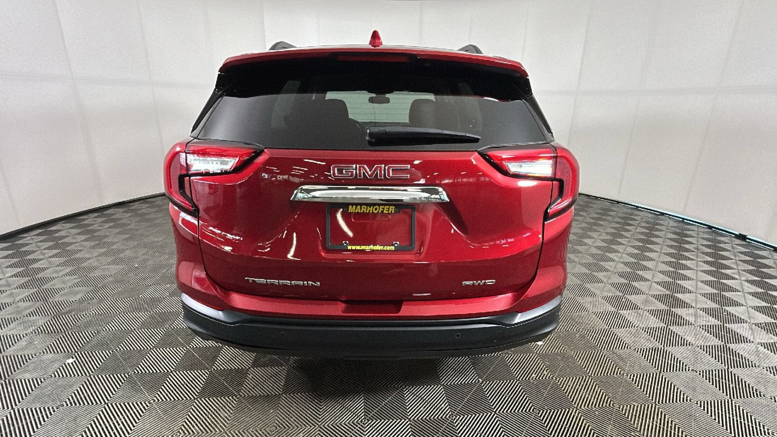 Used 2022 GMC Terrain SLE w/ Driver Convenience Package AWD/4WD image 4