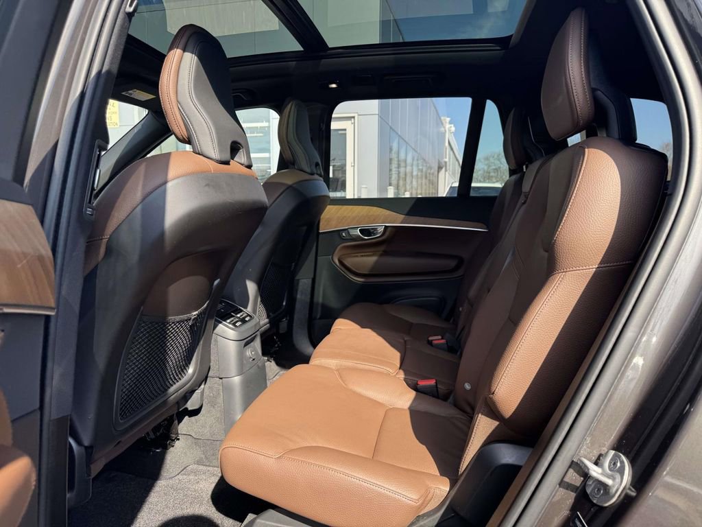 Certified 2024 Volvo XC90 T8 Plus w/ Protection Package Premier image 9