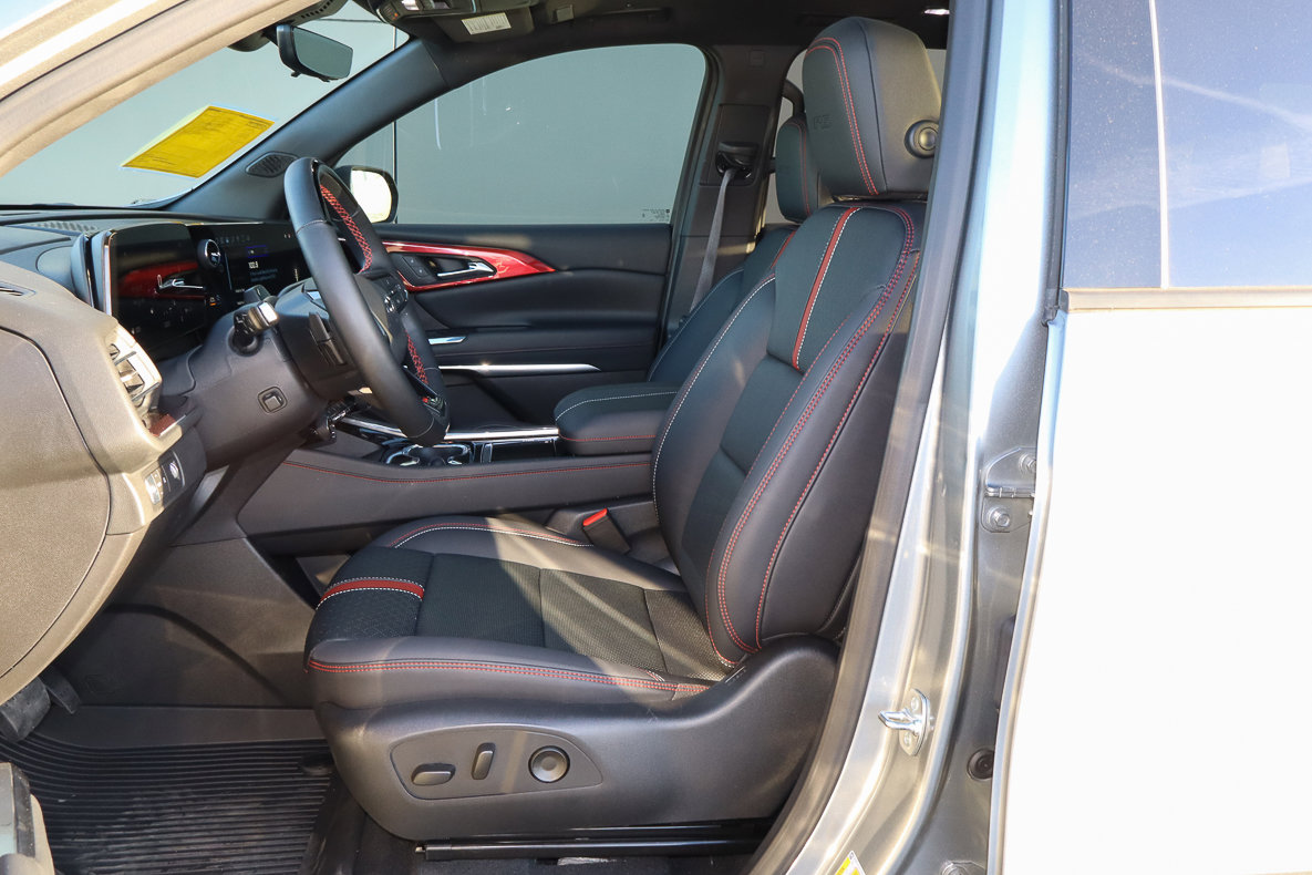 Used 2025 Chevrolet Traverse RS w/ LPO, Floor Liner Package image 7