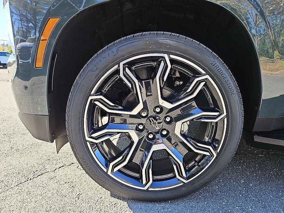New 2026 Chevrolet Suburban RST w/ RST Capability Package AWD/4WD image 8