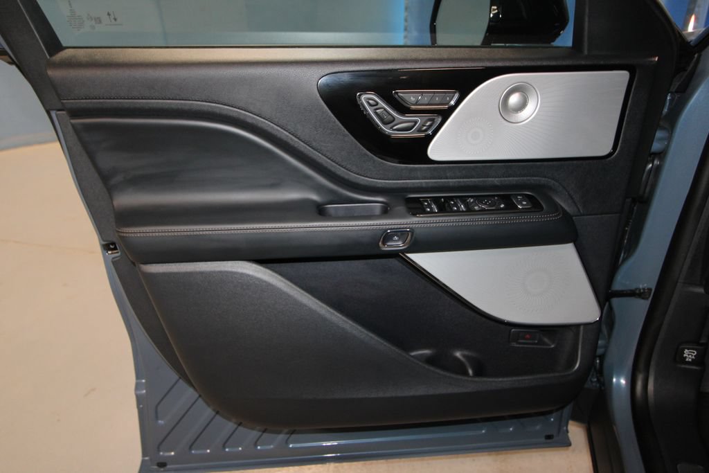 Used 2026 Lincoln Aviator Reserve AWD/4WD image 5