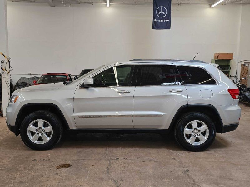 Used 2011 Jeep Grand Cherokee Laredo AWD/4WD image 14