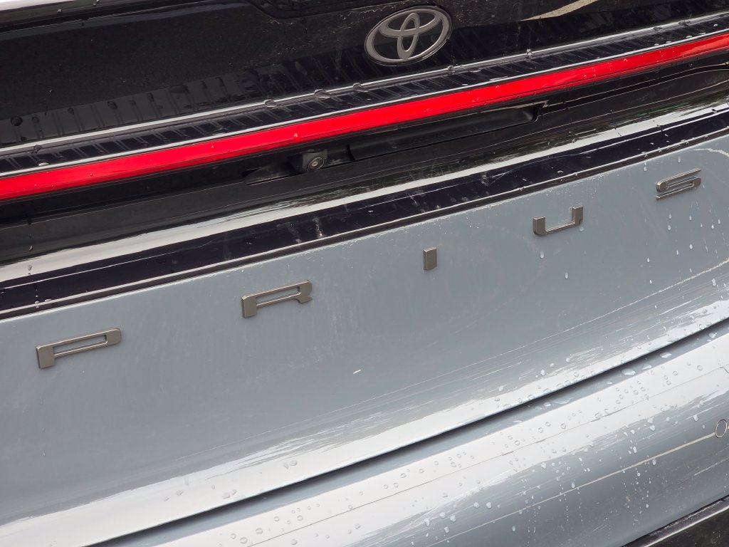 Used 2023 Toyota Prius XLE AWD/4WD image 16