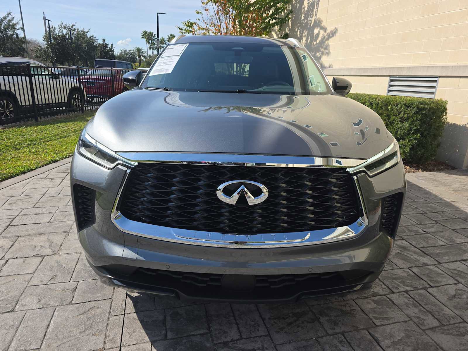 Certified 2025 INFINITI QX60 Luxe FWD image 2