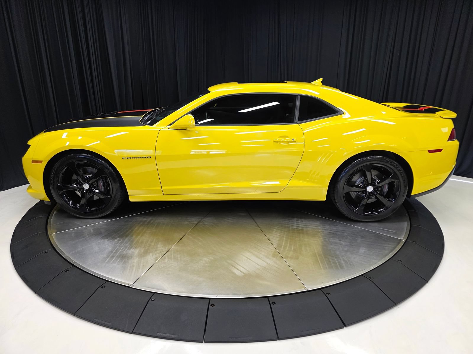 Used 2014 Chevrolet Camaro SS w/ RS Package RWD image 10
