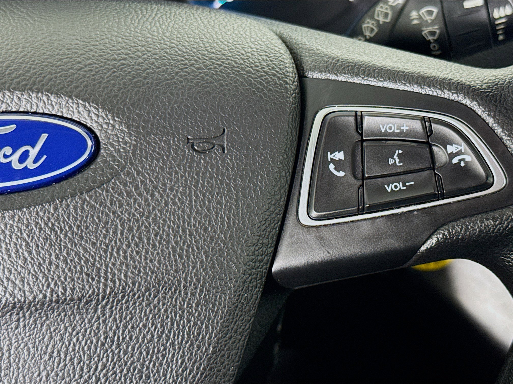 Used 2019 Ford Escape SE FWD image 14