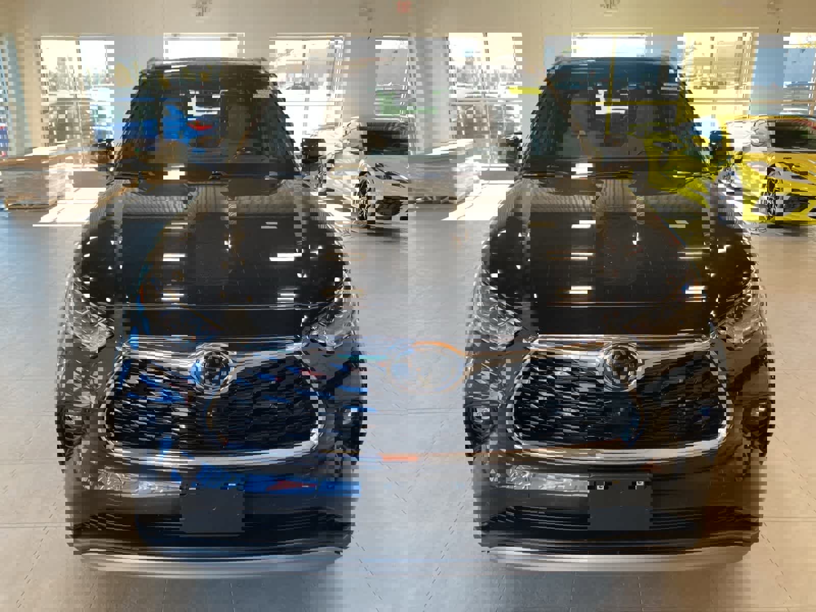 Used 2023 Toyota Highlander L image 2