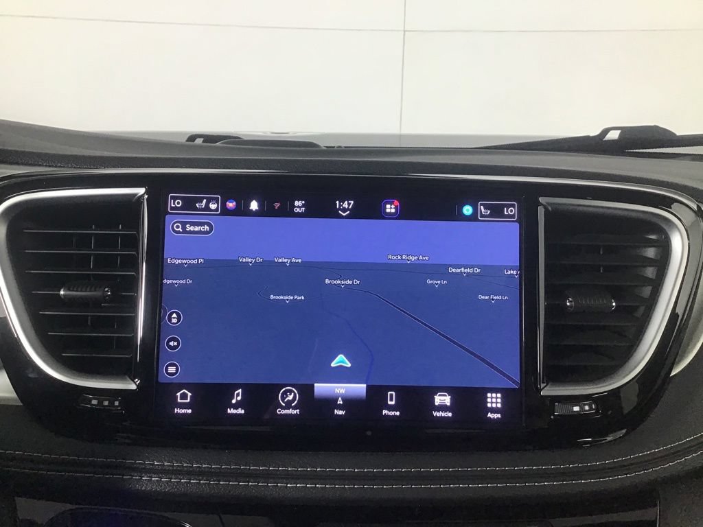Used 2023 Chrysler Pacifica Limited w/ Uconnect Theater Family Group FWD image 32