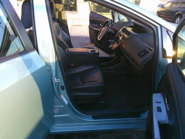 Used 2015 Toyota Prius V image 6