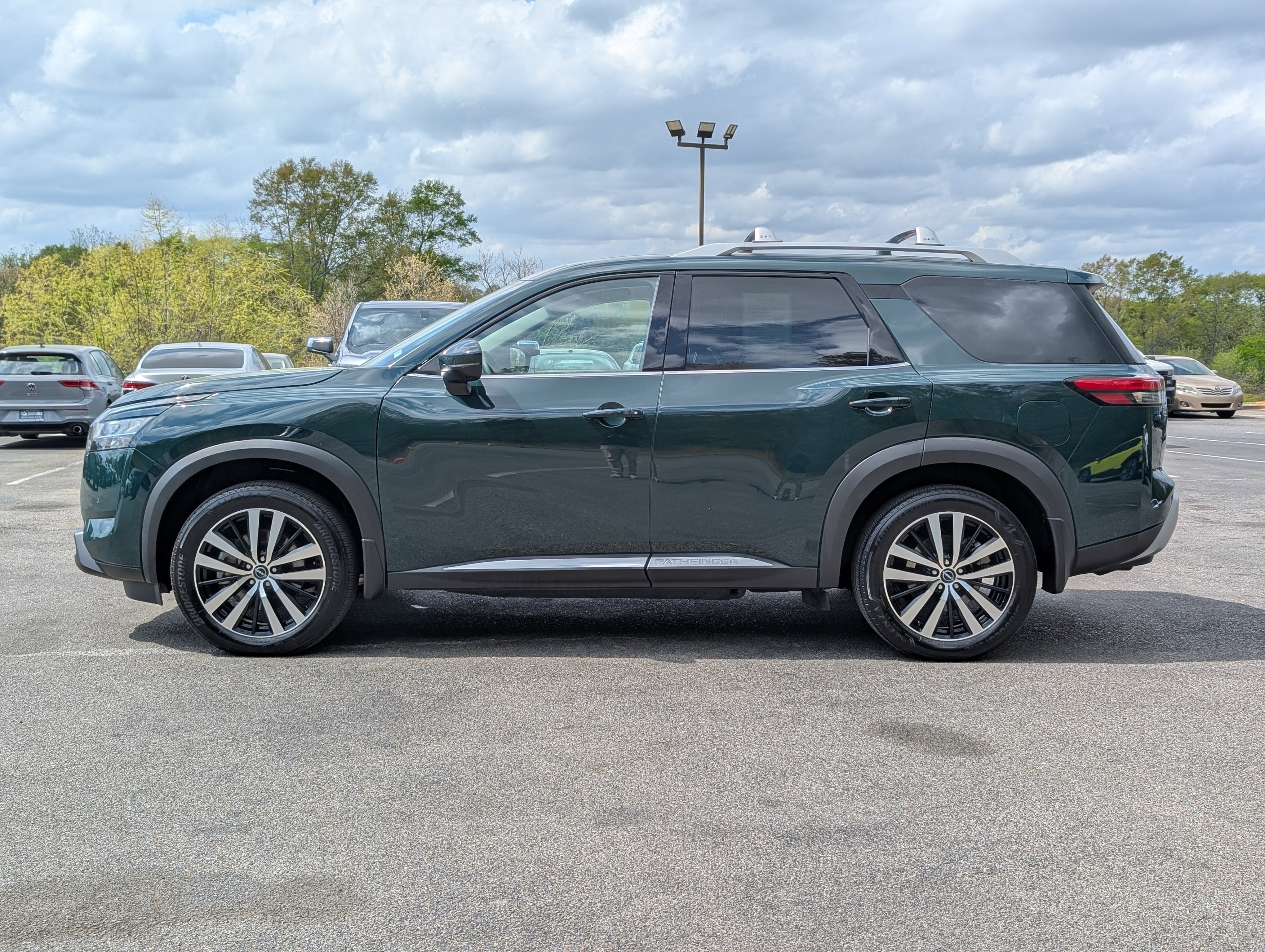 Used 2024 Nissan Pathfinder Platinum w/ Cargo Package image 6