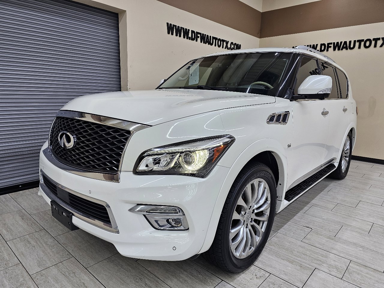 Used 2016 INFINITI QX80 2WD w/ 22" Wheel Package image 2