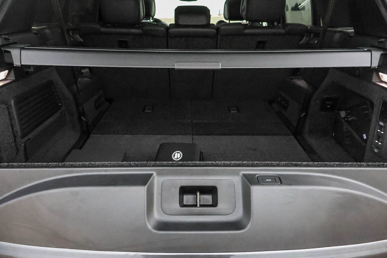 New 2025 Land Rover Range Rover Long Wheelbase SE image 41