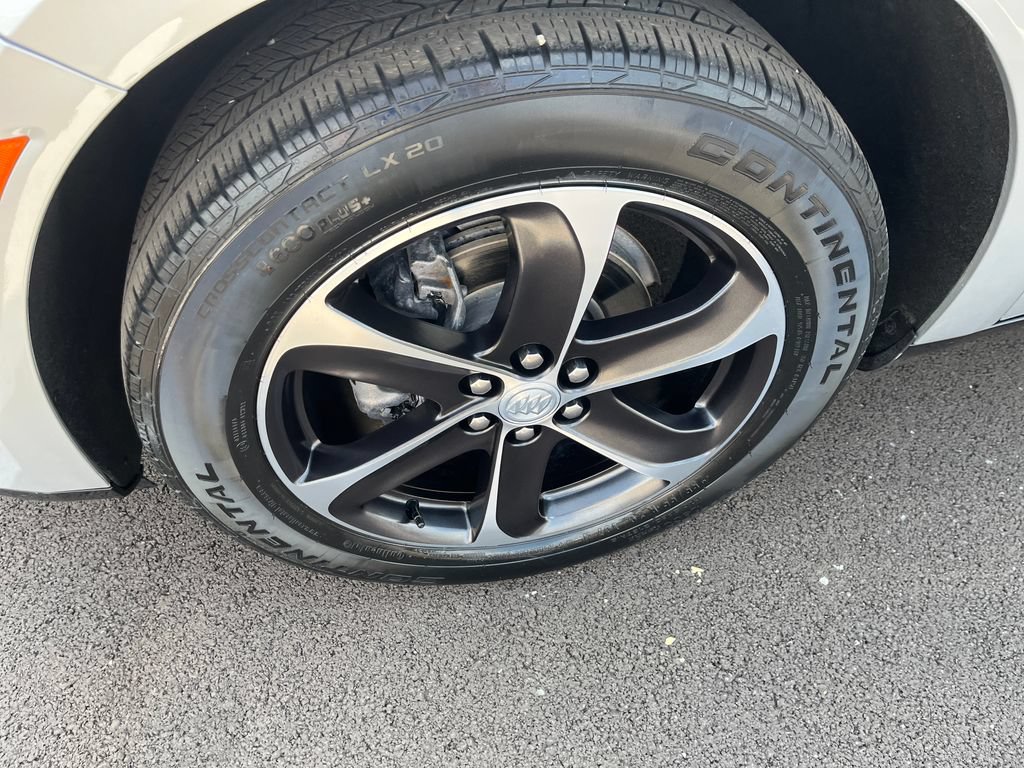 Used 2022 Buick Enclave Essence w/ Sport Touring Edition FWD image 9