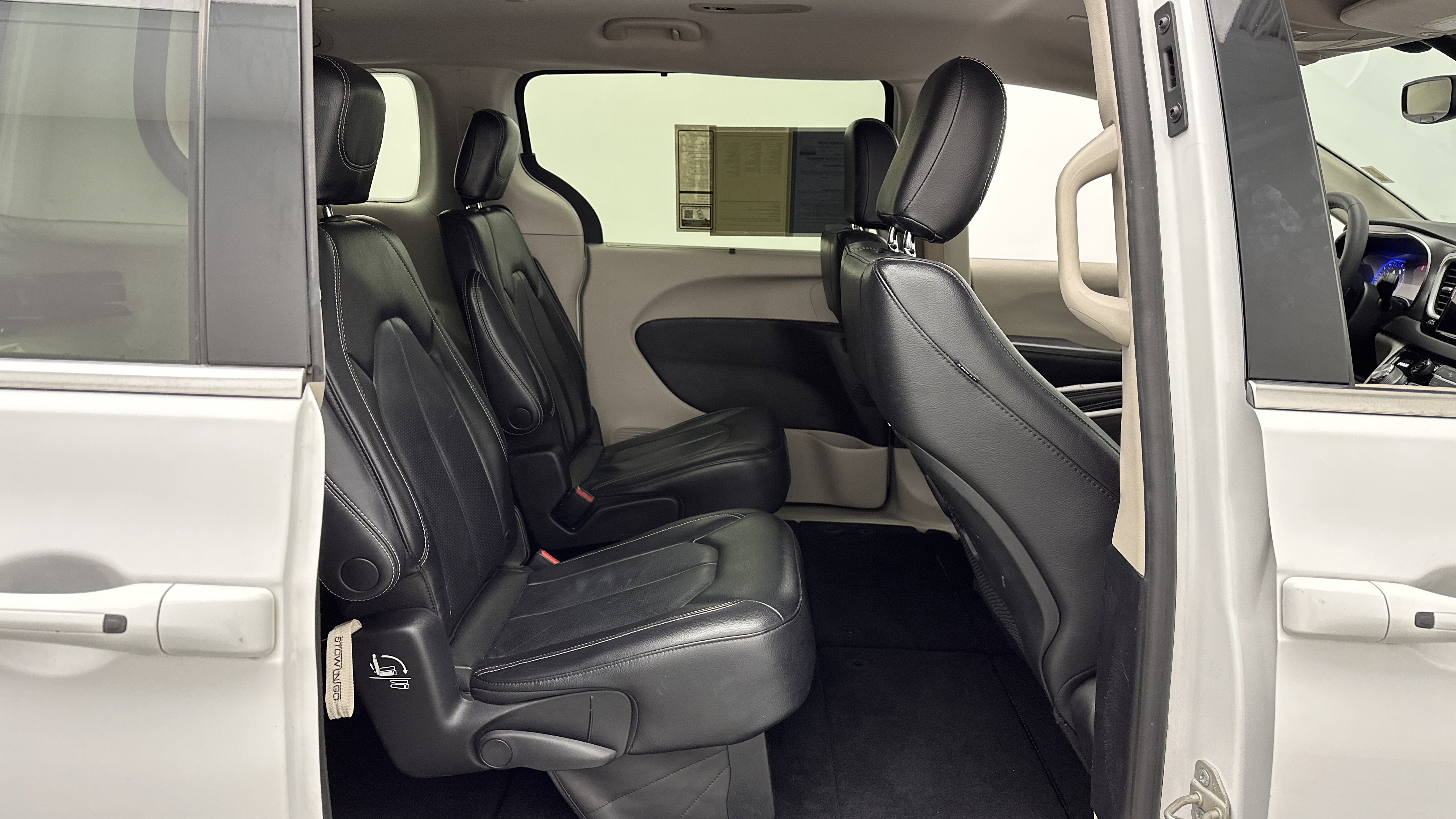 Used 2022 Chrysler Pacifica Touring-L FWD image 28