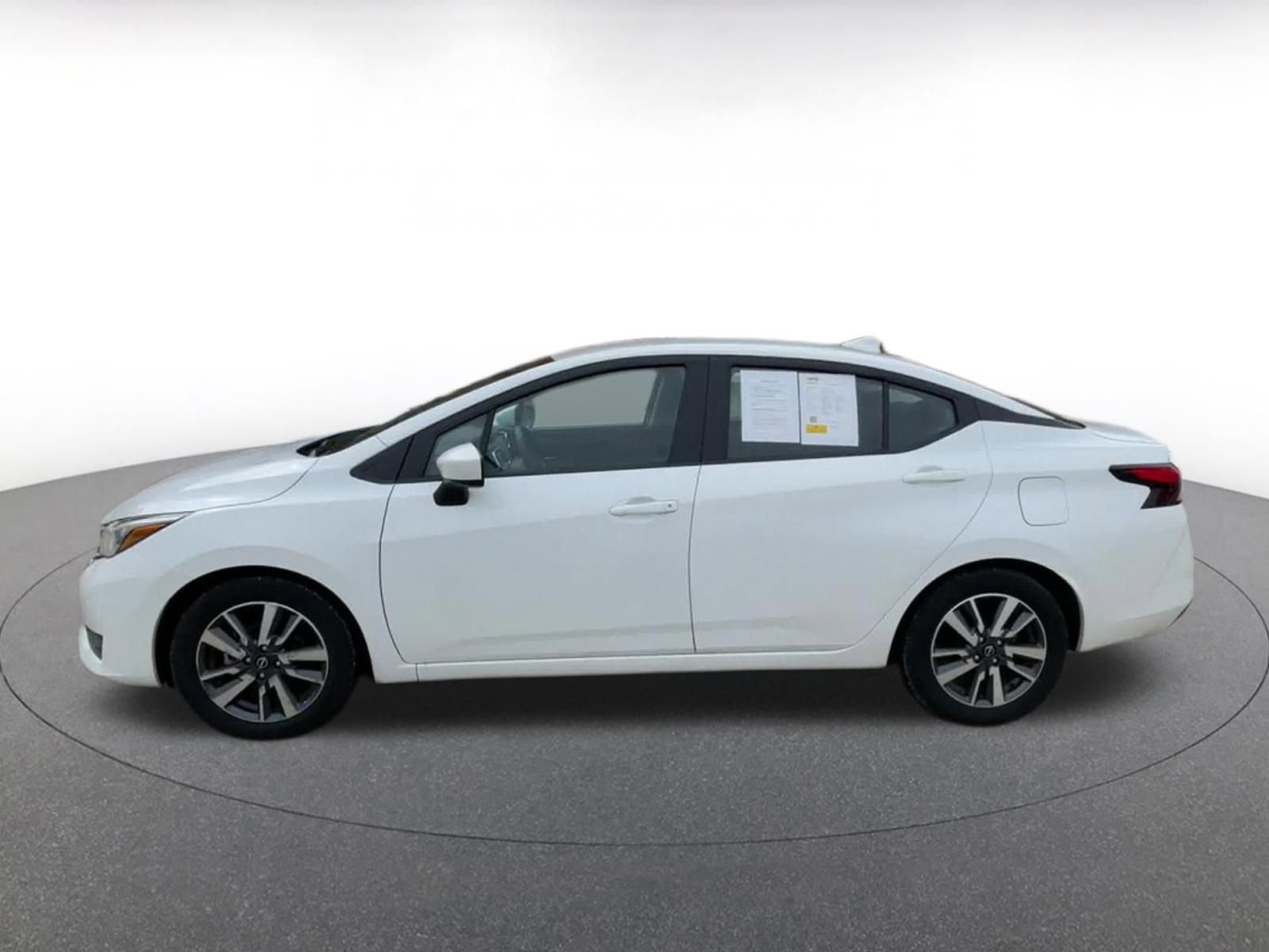 Used 2025 Nissan Versa SV image 9