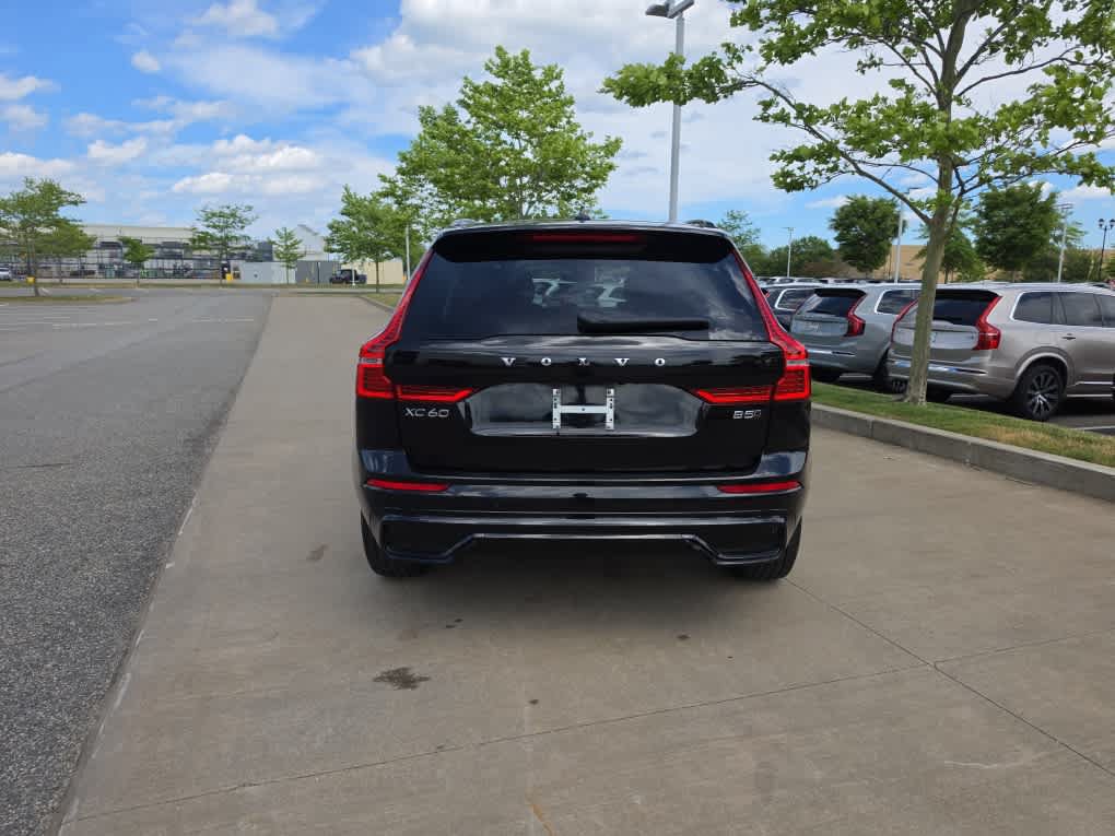 Used 2024 Volvo XC60 B5 Core w/ Protection Package AWD/4WD image 5