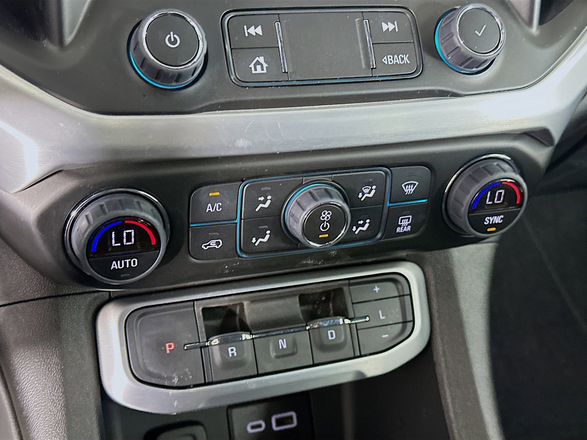 Used 2023 GMC Acadia SLE w/ Driver Convenience Package image 24