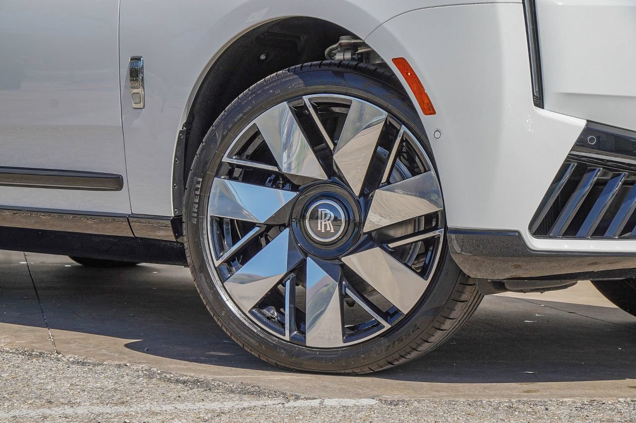 New 2026 Rolls-Royce Cullinan AWD/4WD image 2