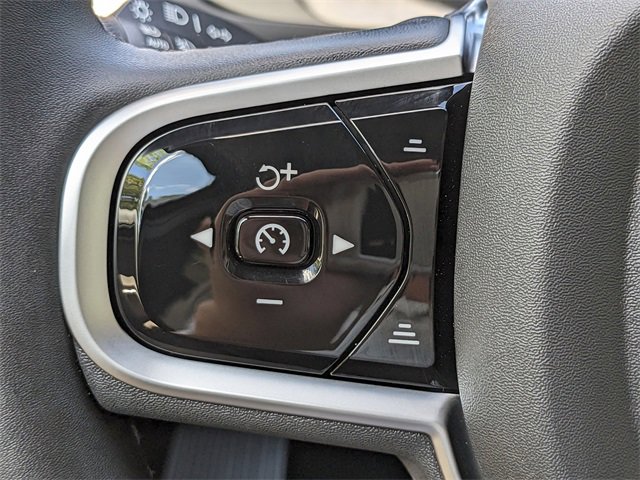 New 2025 Volvo XC90 B6 Core w/ Climate Package image 28