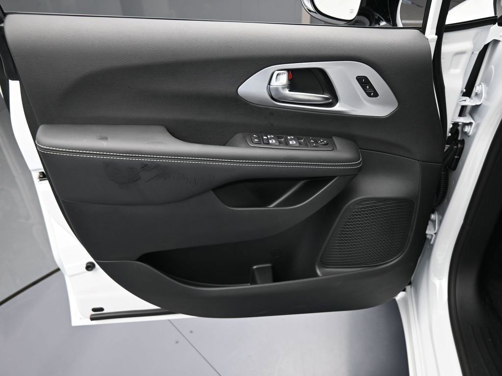 New 2026 Chrysler Pacifica Limited w/ S Appearance Package image 13