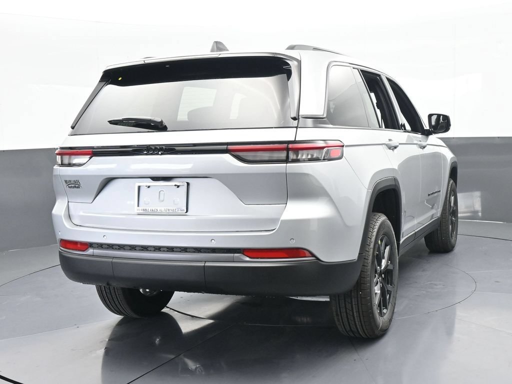 New 2026 Jeep Grand Cherokee Altitude RWD image 5