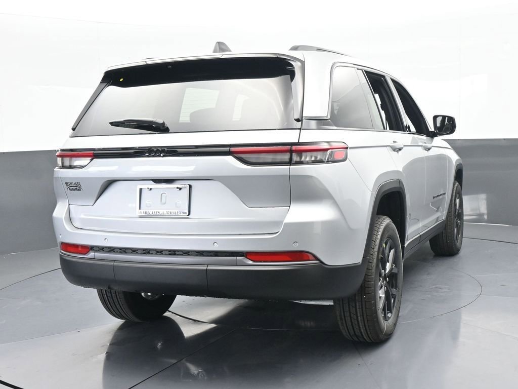 New 2026 Jeep Grand Cherokee Altitude RWD image 5