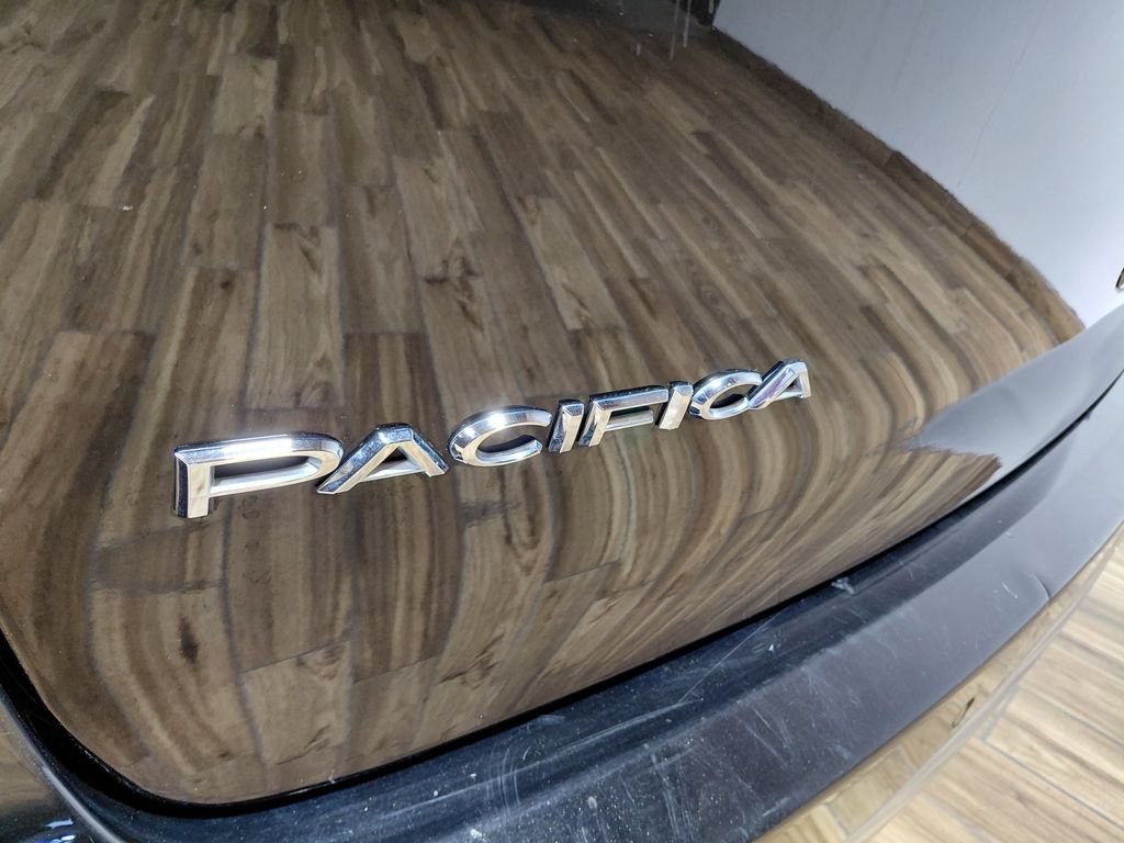 Certified 2024 Chrysler Pacifica Limited FWD image 28