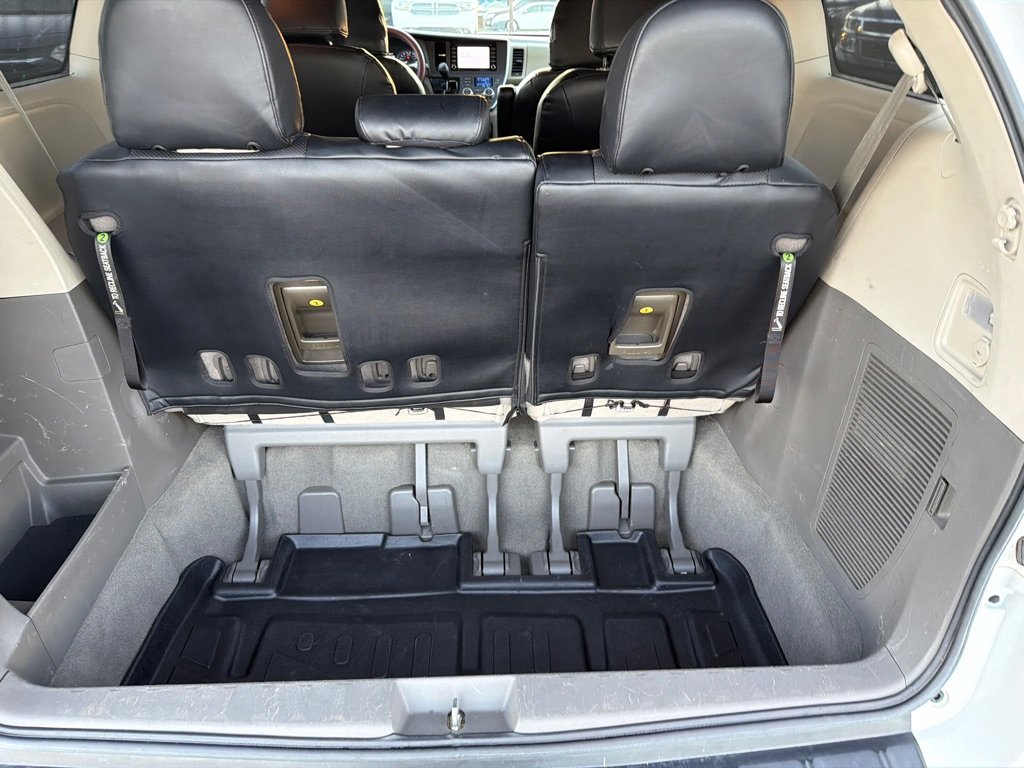 Used 2020 Toyota Sienna LE image 16
