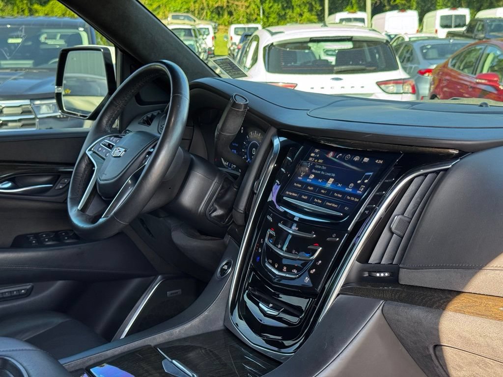 Used 2017 Cadillac Escalade Platinum AWD/4WD image 30