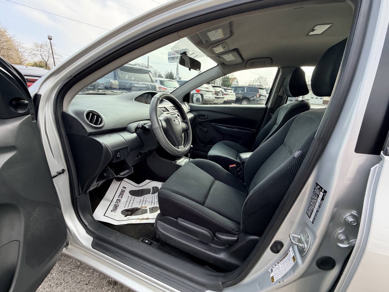 Used 2009 Toyota Yaris Sedan w/ Convenience Pkg FWD image 39