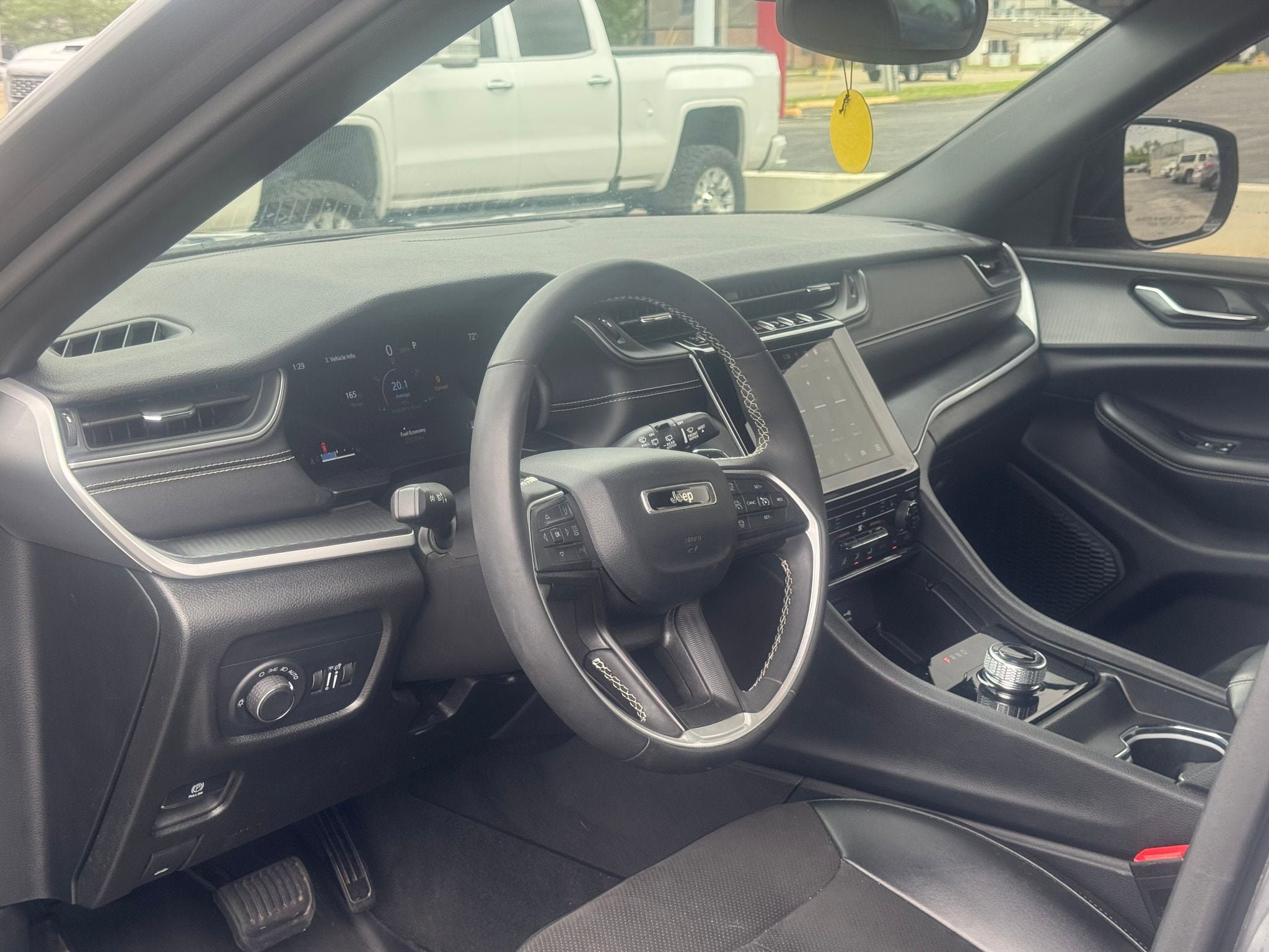 Used 2024 Jeep Grand Cherokee Altitude AWD/4WD image 9