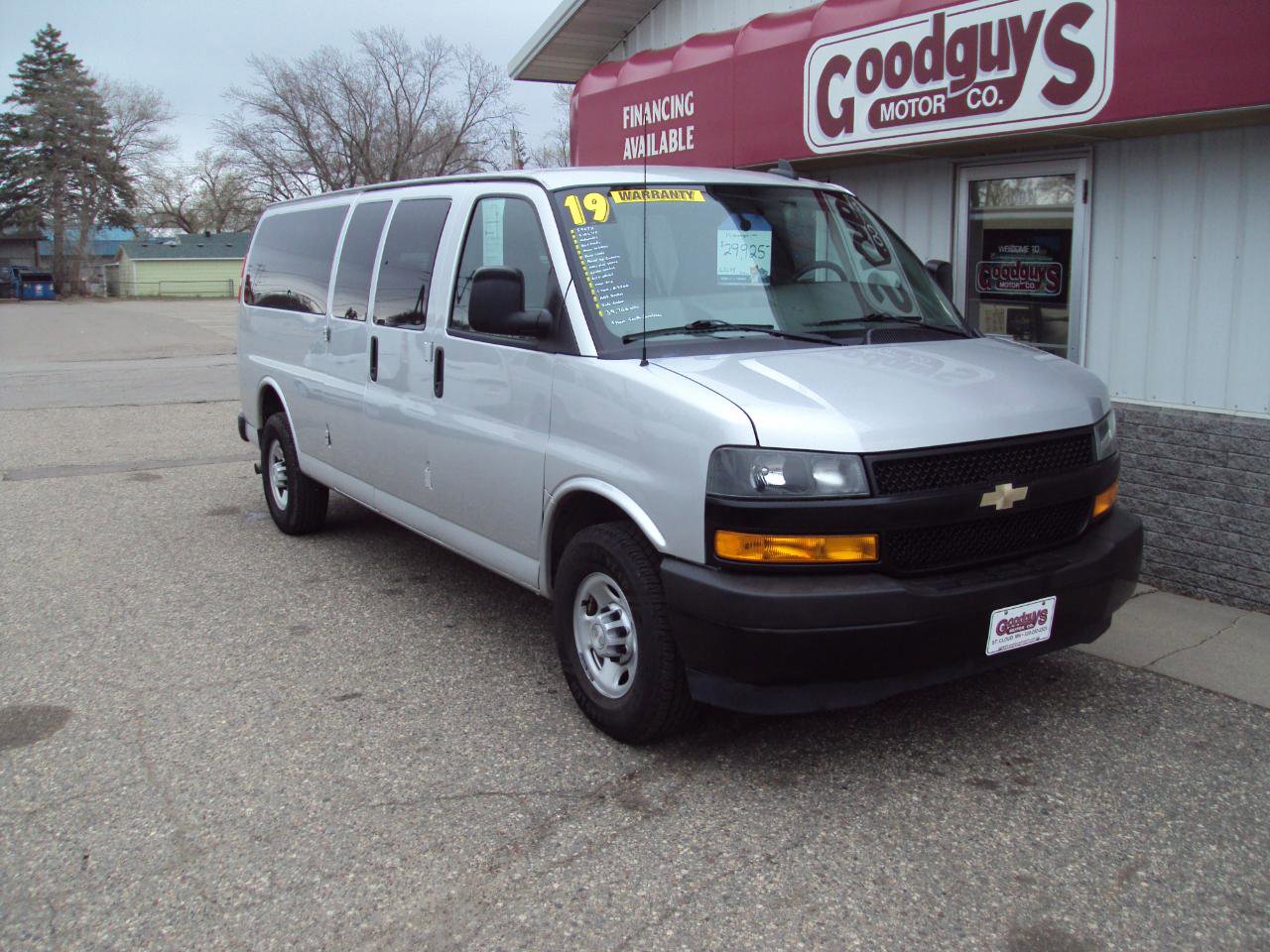 Used 2019 Chevrolet Express 3500 LS RWD image 3