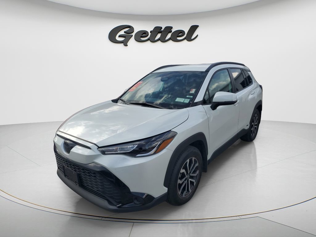 Used 2023 Toyota Corolla Cross SE image 1