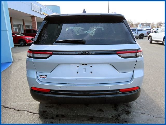 Used 2023 Jeep Grand Cherokee Altitude AWD/4WD image 6