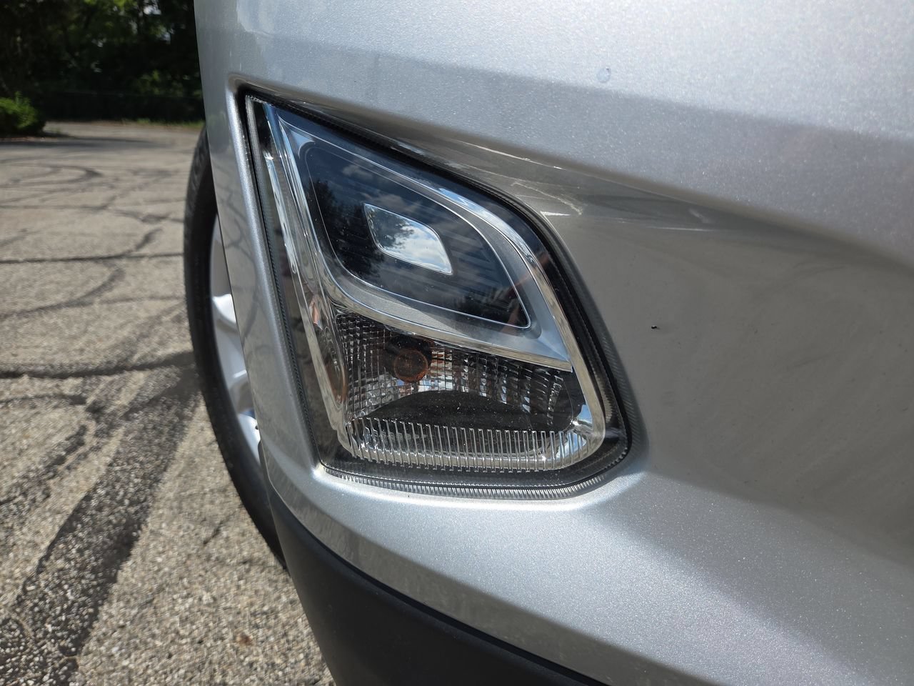 Used 2018 Chevrolet Equinox LT FWD image 11