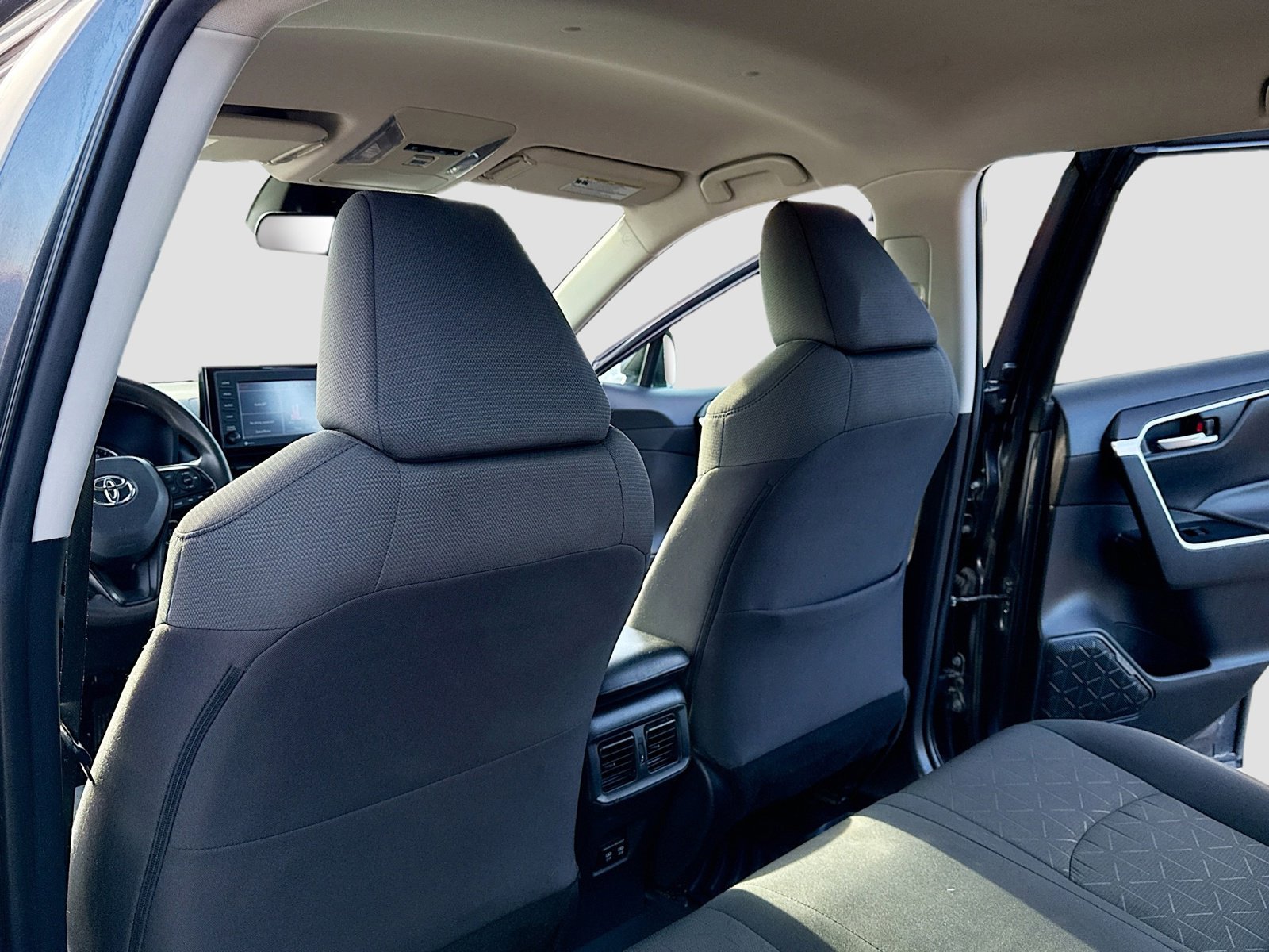 Used 2021 Toyota RAV4 XLE image 6