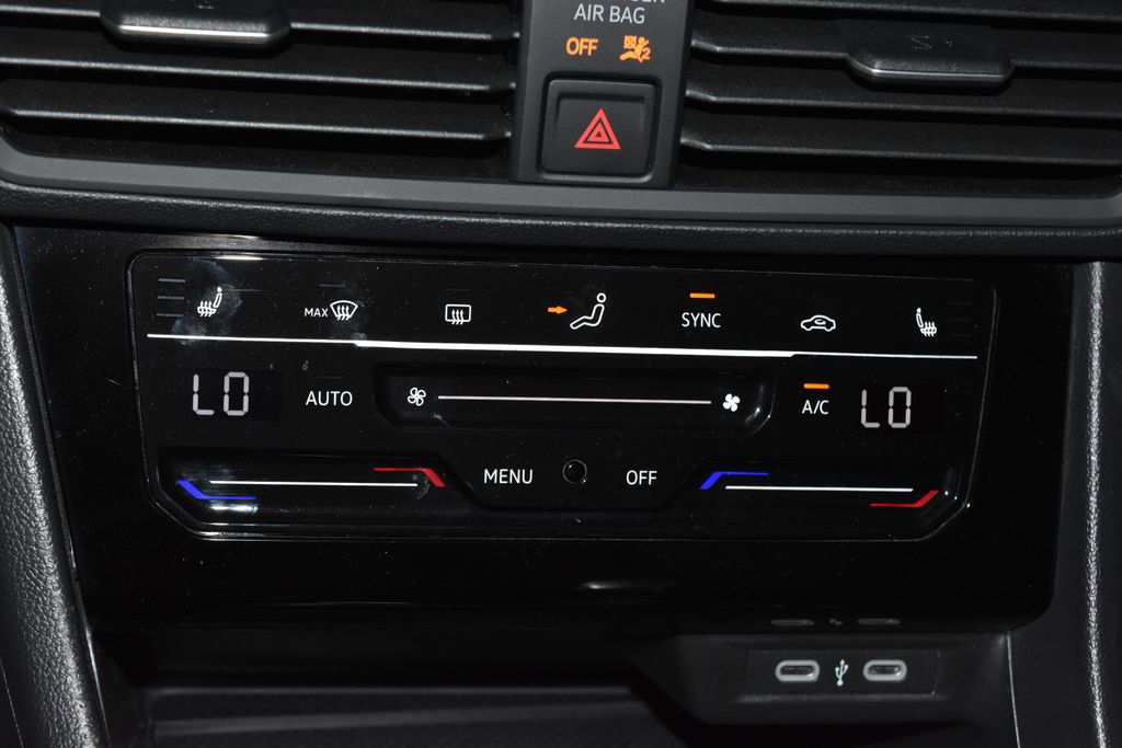 Used 2025 Volkswagen Jetta SE FWD image 13