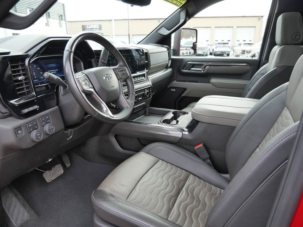Used 2025 Chevrolet Silverado 2500 ZR2 w/ Technology Package AWD/4WD image 29