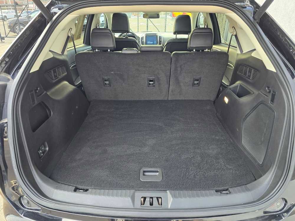 Used 2024 Ford Edge Titanium image 32