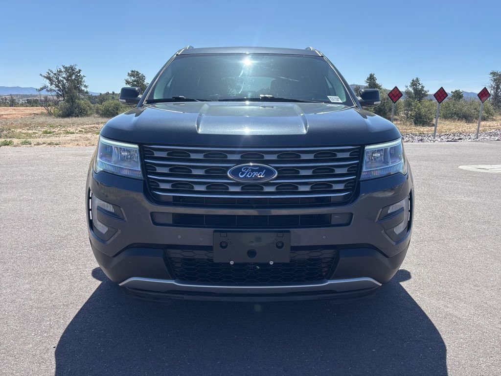 Used 2017 Ford Explorer XLT w/ Equipment Group 202A FWD image 9