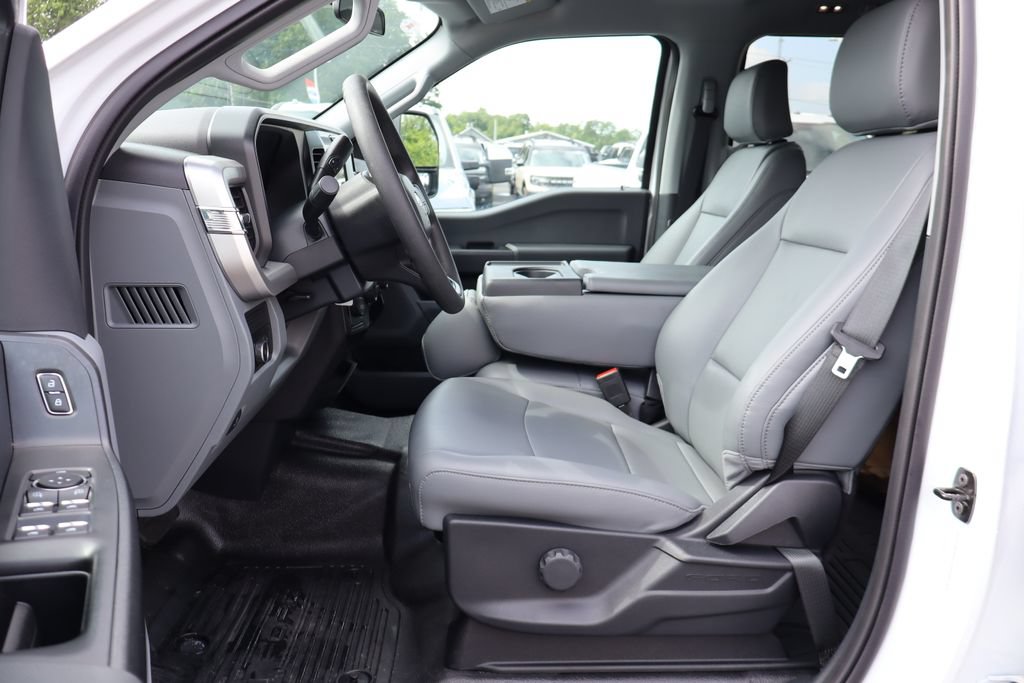 Used 2025 Ford F550 4x4 Crew Cab Super Duty image 20