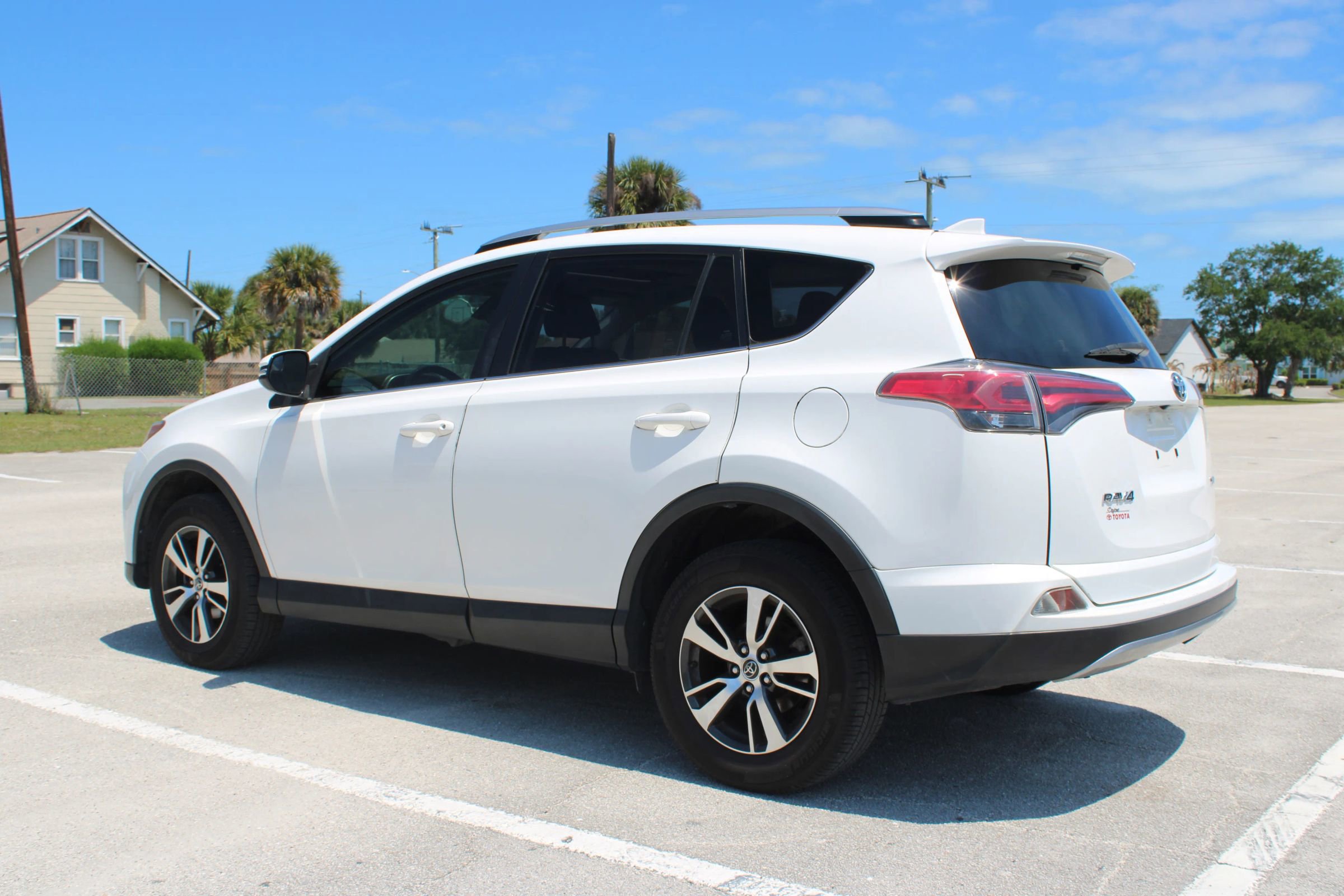 Used 2017 Toyota RAV4 XLE FWD image 3
