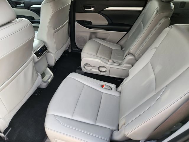 Used 2019 Toyota Highlander XLE image 23
