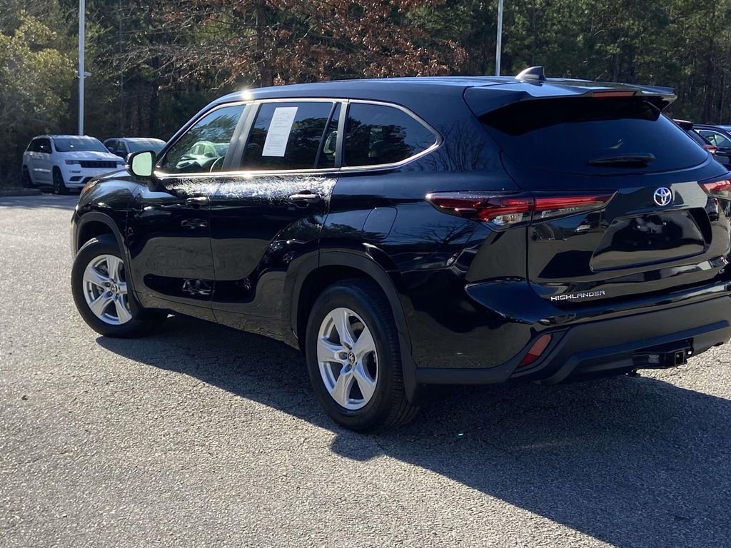 Used 2025 Toyota Highlander LE image 5