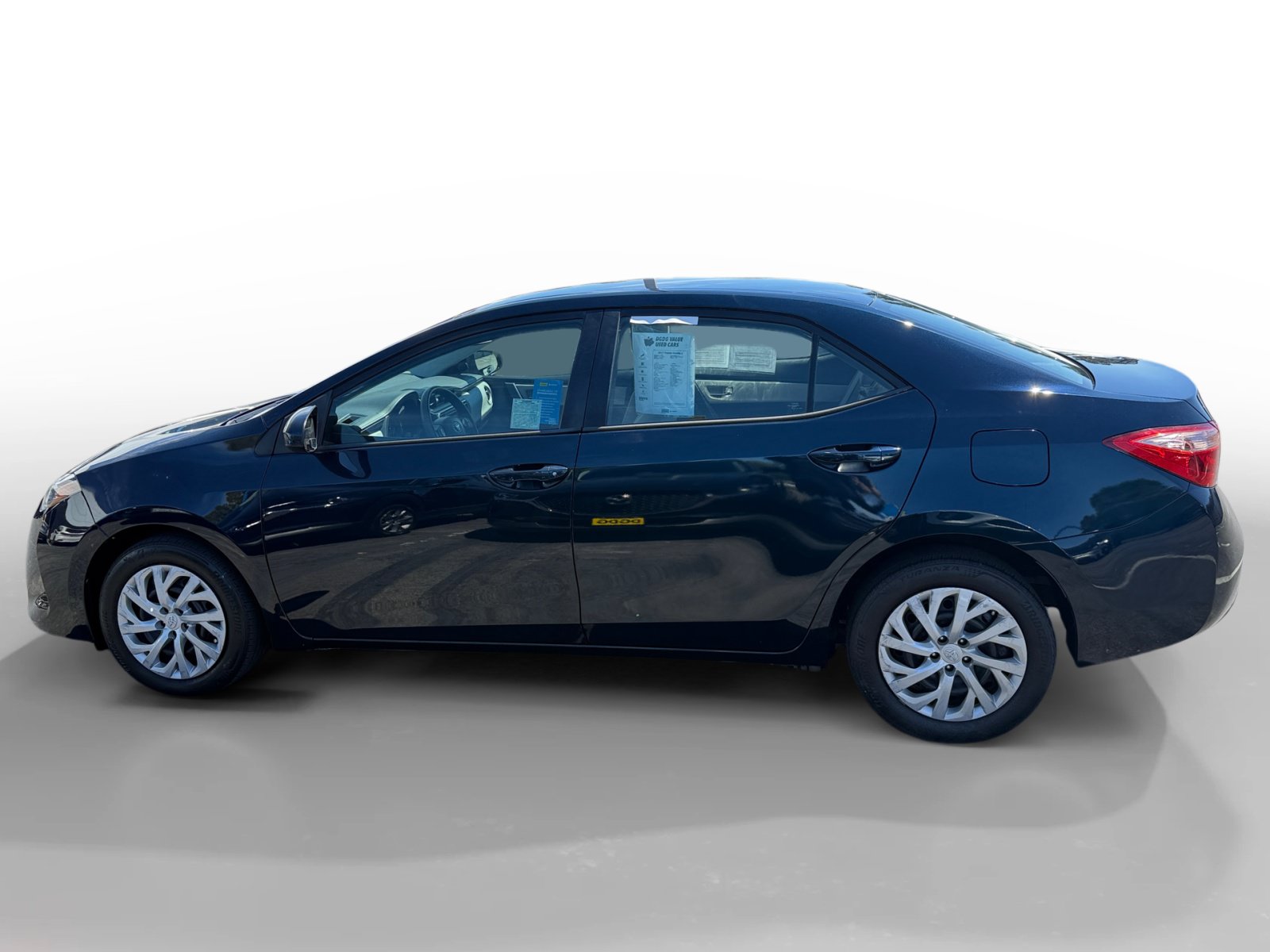 Used 2017 Toyota Corolla LE FWD image 2