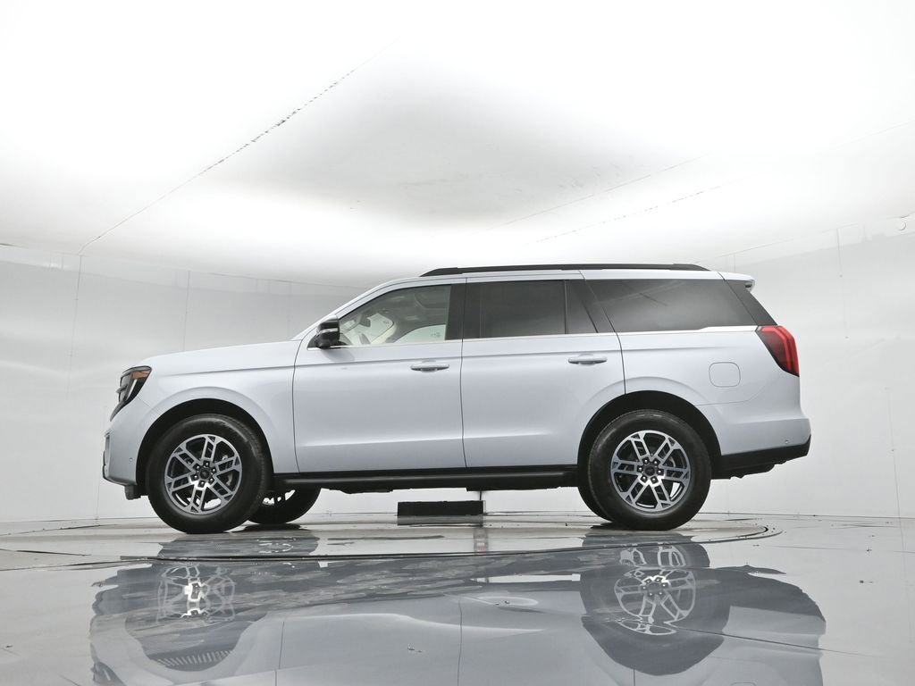 Certified 2025 Ford Expedition Active image 8